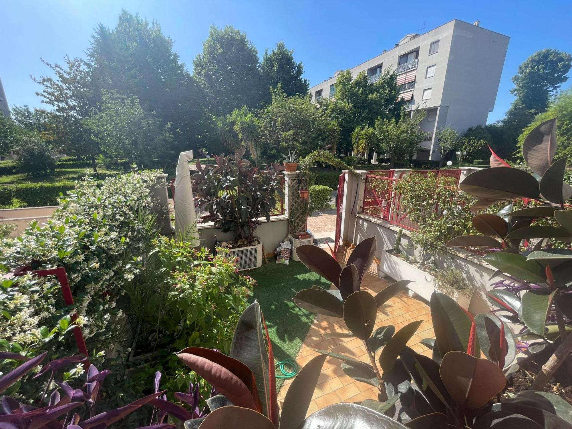 Intero Appartamento Con Giardino E Parcheggio Rome Extérieur photo